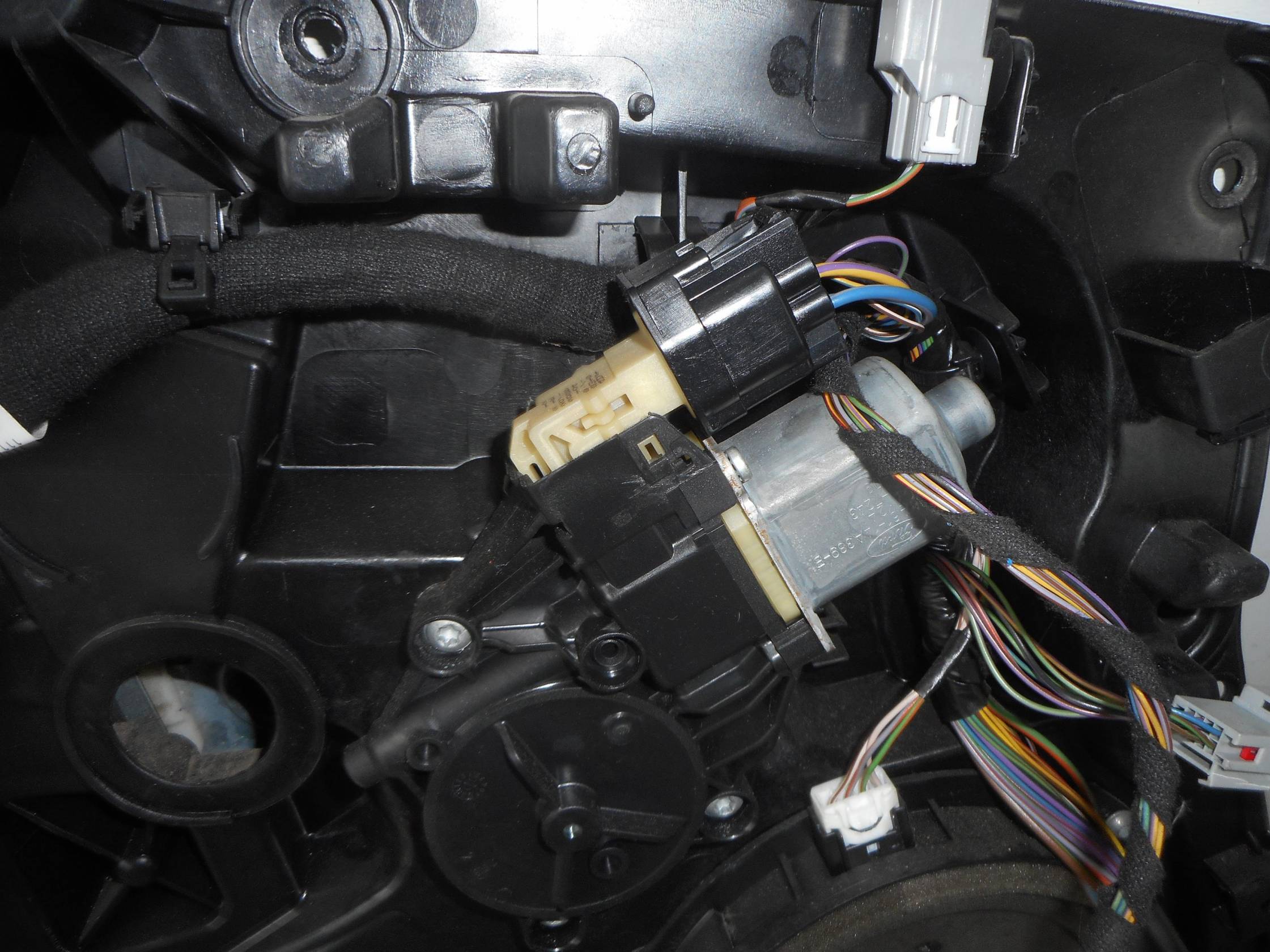 Alzacristallo elettr. porta ant. sx.